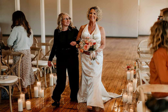 أمريكي أصيب بالزهايمر نسي أنه متزوج.. زوجته المخلصة تركت عملها لتعتني به فأُعجب بها مجدداً وتزوجها صورة رقم 6