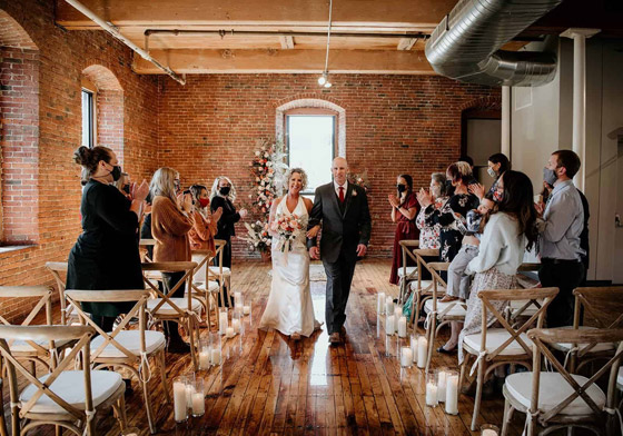 أمريكي أصيب بالزهايمر نسي أنه متزوج.. زوجته المخلصة تركت عملها لتعتني به فأُعجب بها مجدداً وتزوجها صورة رقم 11