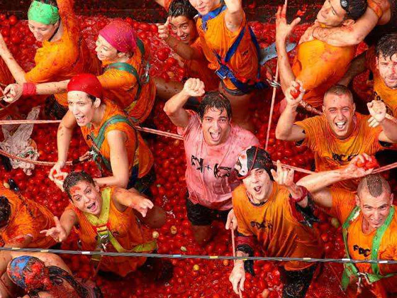 حرب الطماطم.. وأغرب تقاليد الترحيب بفصل الصيف صورة رقم 6