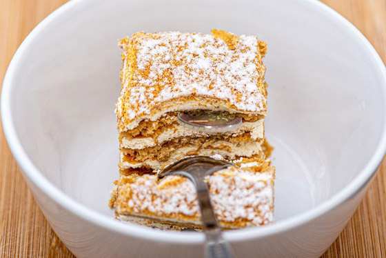 صور: أغرب 8 عادات وتقاليد في العالم: مهرجان الطماطم، القفز من كرسي وكيك محشي بالنقود! صورة رقم 2