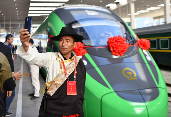 الصين تطلق قطار (سقف العالم) فائق السرعة.. يمر من جميع المقاطعات الصينية صورة رقم 8