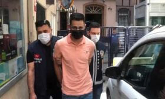 فيديو: شرطة نيويورك تبحث عن متهم يلاحق ويهاجم المحجبات بعنف صورة رقم 3 فيديو: شرطة نيويورك تبحث عن متهم يلاحق ويهاجم المحجبات بعنف صورة رقم 3