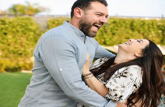 صور عمرو يوسف في طفولته، وزوجته كنده علوش تؤكد انه أفضل أب صورة رقم 3