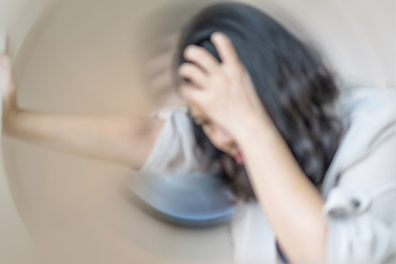 تشعر بالدوار عند السير بسرعة أو أثناء نزول الدرج؟ إليك الأسباب والعلاج صورة رقم 9 تشعر بالدوار عند السير بسرعة أو أثناء نزول الدرج؟ إليك الأسباب والعلاج صورة رقم 9