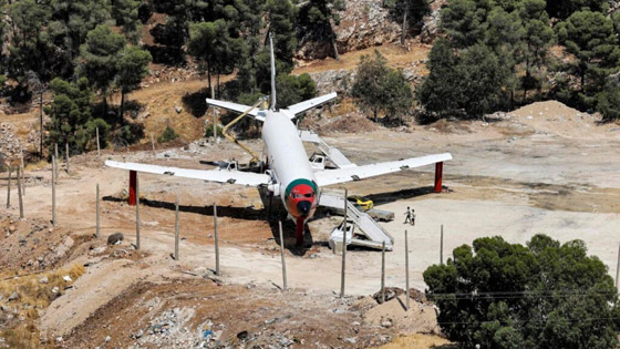 فلسطينيان يحوّلان طائرة بوينغ 707 الى مطعم وقاعة أفراح صورة رقم 4