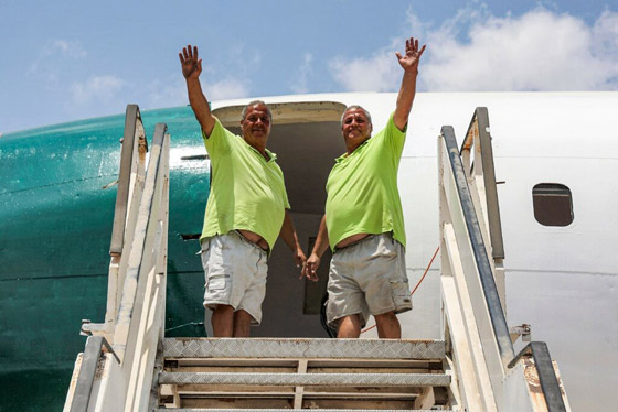 فلسطينيان يحوّلان طائرة بوينغ 707 الى مطعم وقاعة أفراح صورة رقم 7