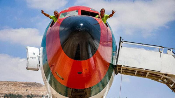 فلسطينيان يحوّلان طائرة بوينغ 707 الى مطعم وقاعة أفراح صورة رقم 13