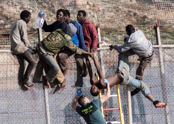 أوروبا تطعِّم مواطنيها ضد كورونا وتتجاهل المهاجرين غير الشرعيين! نحو 5 ملايين شخص محرومون من اللقاح صورة رقم 4