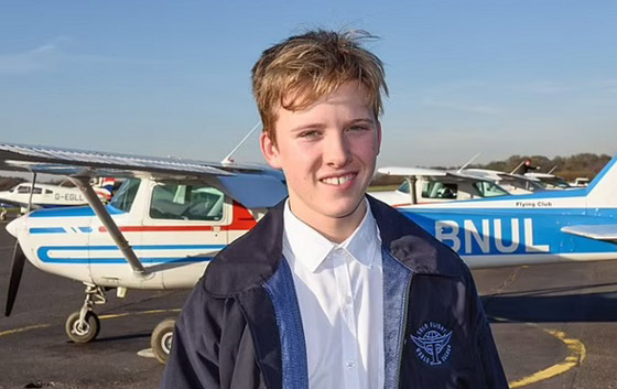 أصغر طيار يسافر حول العالم بمفرده خلال 6 أسابيع صورة رقم 3