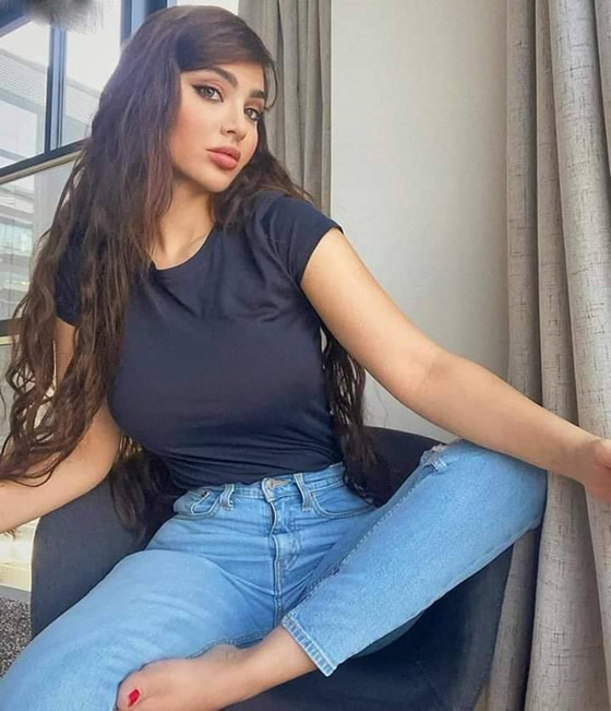 فضيحة قمر اللبنانية تهاجم منتقديها لحملها بدون زواج وتفتخر: “انا حامل من روح القدس!!” صورة رقم 6