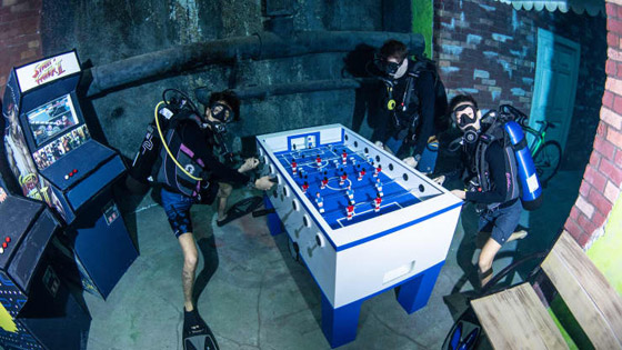 التسوق تحت الماء في دبي.. استكشفوا أعمق حوض للغوص في العالم صورة رقم 12