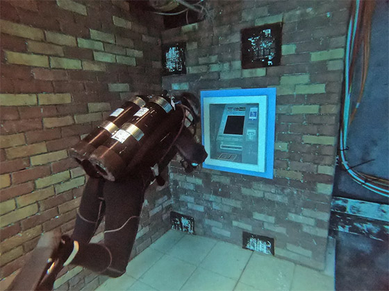 التسوق تحت الماء في دبي.. استكشفوا أعمق حوض للغوص في العالم صورة رقم 8