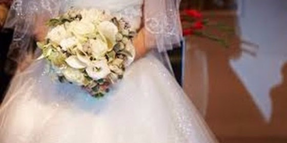 عروس تتقاضى رسوماً من الضيوف لحضور زفافها صورة رقم 4