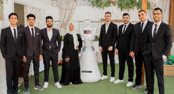 طلاب مصريون يبتكرون روبوتا قادرا على كشف الأمراض وتبنؤ الأعراض صورة رقم 1