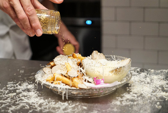 أغلى طبق بطاطس مقلية في العالم.. مضاف إليه غبار الذهب! صور صورة رقم 10