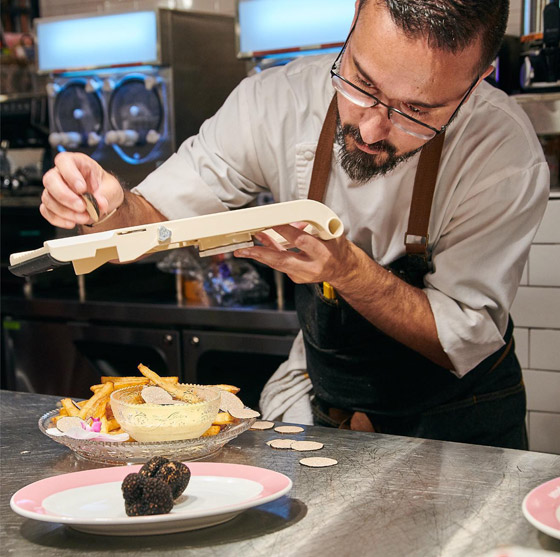 قائمة انتظار تصل لـ10 أسابيع لكي تتذوق أغلى بطاطس مقلية بالعالم! صورة رقم 17