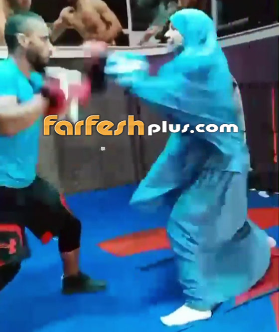 صورة رقم 4 - فيديو: فتاة محجبة تلاكم شابا بمهارة.. لم يمنعها حجابها من الرياضة صورة رقم 4 - فيديو: فتاة محجبة تلاكم شابا بمهارة.. لم يمنعها حجابها من الرياضة