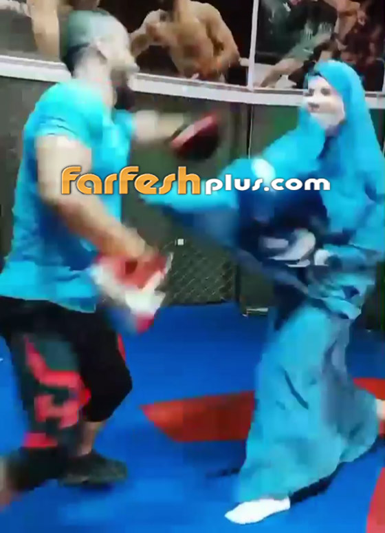 صورة رقم 6 - فيديو: فتاة محجبة تلاكم شابا بمهارة.. لم يمنعها حجابها من الرياضة صورة رقم 6 - فيديو: فتاة محجبة تلاكم شابا بمهارة.. لم يمنعها حجابها من الرياضة