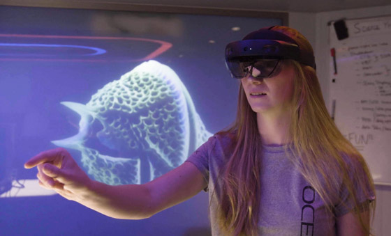 بالفيديو.. يمكنكم أن تجتمعوا الآن مع أي كان بواسطة الهولوغرام صورة رقم 6