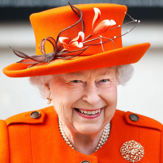 تعرفوا على أغرب عادات تناول الطعام عند الملكة البريطانية إليزابيث صورة رقم 2