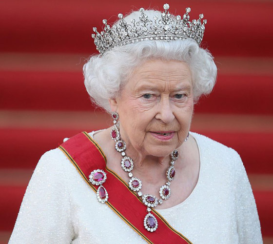 تعرفوا على أغرب عادات تناول الطعام عند الملكة البريطانية إليزابيث صورة رقم 10