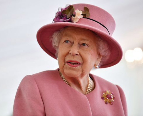 تعرفوا على أغرب عادات تناول الطعام عند الملكة البريطانية إليزابيث صورة رقم 11