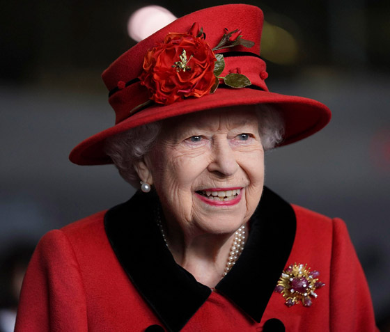 تعرفوا على أغرب عادات تناول الطعام عند الملكة البريطانية إليزابيث صورة رقم 12