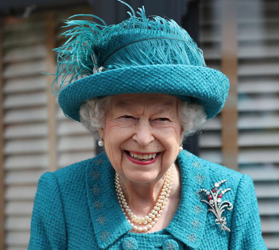 تعرفوا على أغرب عادات تناول الطعام عند الملكة البريطانية إليزابيث صورة رقم 13