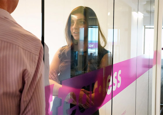 رائدة أعمال مصرية أمريكية تعلّم أجهزة الكمبيوتر كيفية فهم المشاعر الإنسانية صورة رقم 5