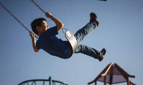 طفل يخاطر بكسر ضلوعه في كل مرة يعطس صورة رقم 5