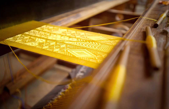 معرض نادر لأقمشة حرير العنكبوت بلندن: استغرق 8 سنوات ومليوني عنكبوت صورة رقم 8