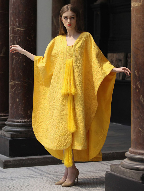 معرض نادر لأقمشة حرير العنكبوت بلندن: استغرق 8 سنوات ومليوني عنكبوت صورة رقم 11