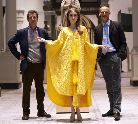 معرض نادر لأقمشة حرير العنكبوت بلندن: استغرق 8 سنوات ومليوني عنكبوت صورة رقم 13