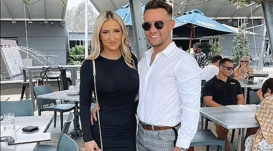 أصبحا ثريين بعدما تركا المدرسة وعملا ببيع الملابس صورة رقم 1