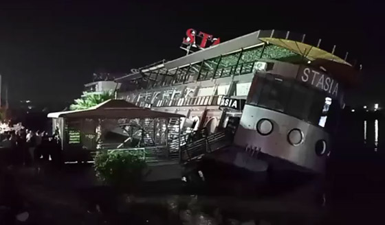 فيديو فاجعة المنصورة: غرق مركب عائم بالنيل أثناء تناول العشاء صورة رقم 12 فيديو فاجعة المنصورة: غرق مركب عائم بالنيل أثناء تناول العشاء صورة رقم 12