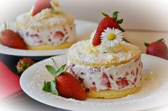 3 وصفات لذيذة لعمل كيكة الفراولة صورة رقم 5