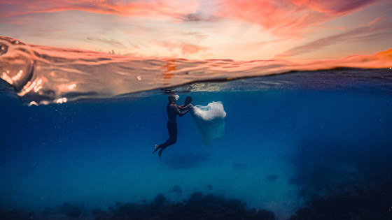 صور مدهشة: ثنائي سعودي يحتفلان بزفافهما تحت الماء في جزر المالديف صورة رقم 6