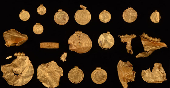 عمره 1500 عام.. باحث يعثر على كنز ذهبي ليس له مثيل بالصدفة! صورة رقم 2