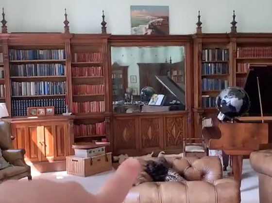 يكتشف عشرات الممرات والغرف السرية تحت منزل عائلته فيديو وصور : صورة رقم 2