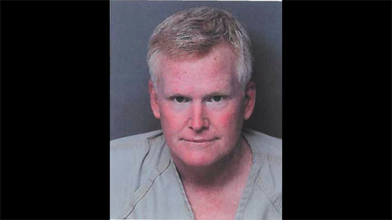 يستأجر قاتلاً يطلق عليه الرصاص من أجل أموال التأمين صورة رقم 3