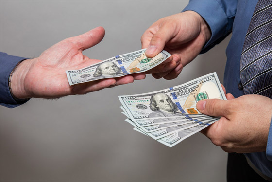 يستأجر قاتلاً يطلق عليه الرصاص من أجل أموال التأمين صورة رقم 2