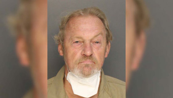 يستأجر قاتلاً يطلق عليه الرصاص من أجل أموال التأمين صورة رقم 4