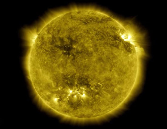 تتكون من الغاز وليست صلبة كالكواكب.. هل تدور الشمس حول نفسها؟ صورة رقم 9