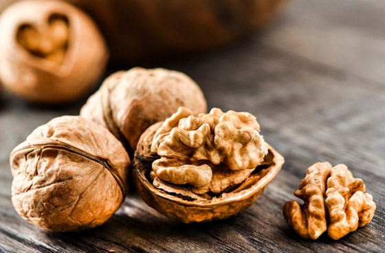 ينقص الوزن ويحمي القلب.. تعرفوا على فوائد الجوز 
