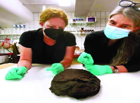 كعكة عمرها 79 عاماً تحيّر العلماء صورة رقم 4