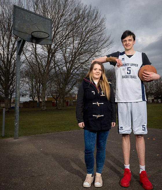 صور أبرز أرقام قياسية بموسوعة جينيس الجديدة: اكبر قدم، اطول اذن وأسرع شقلبة! صورة رقم 6