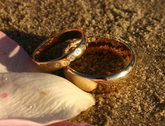 صدفة تقود زوجين لاستعادة خاتم زواجهما المفقود بأعماق البحار.. صور صورة رقم 3