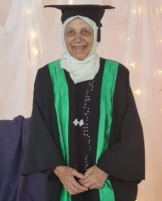 حدث مذهل بفلسطين.. حققت حلم التخرج من الجامعة وهي بعمر الـ85 صورة رقم 5 حدث مذهل بفلسطين.. حققت حلم التخرج من الجامعة وهي بعمر الـ85 صورة رقم 5