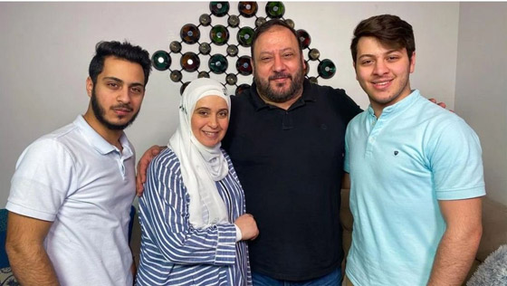 صورة قديمة لزوجة الوليد مقداد بدون حجاب وجمالها الساحر يخطف الأنظار صورة رقم 3