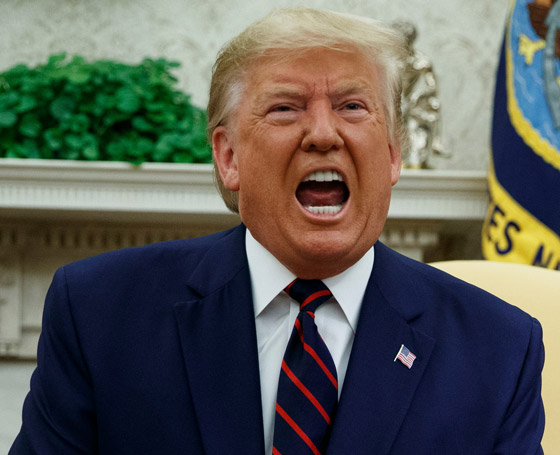 موظف عيّنه ترامب ليبث أغاني يحبها ويهدئ من روعه حين يغضب! صورة رقم 2 موظف عيّنه ترامب ليبث أغاني يحبها ويهدئ من روعه حين يغضب! صورة رقم 2